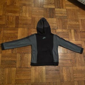 Nike Sportswear Amplify
Big Kids' (Boys') Pullover Hoodie